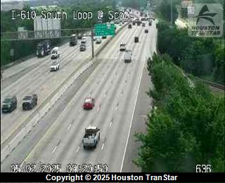 610 SOUTH LOOP @ SCOTT, FACING North
